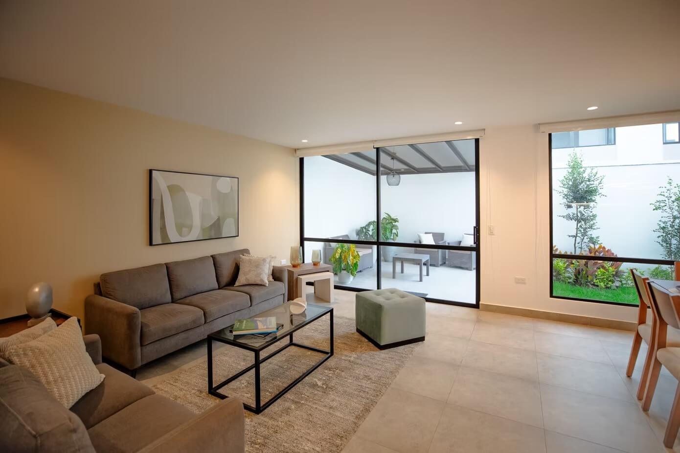 Sala con vista al patio